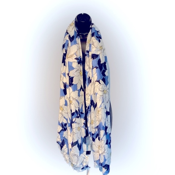 2/$12 NWT Ann Taylor Scarf - Picture 3 of 4